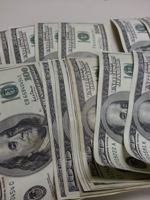 US Dollar Stapel Finanzberater in Karlsruhe Baidenger Finanzberatung GmbH