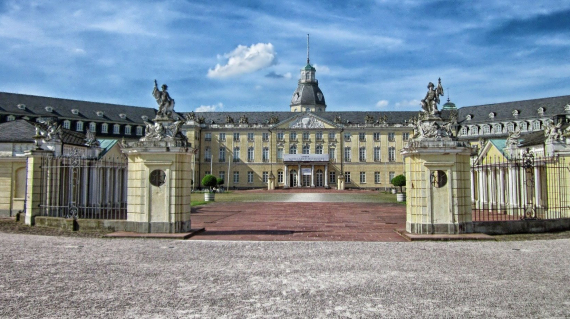 freier Finanzberater Finanzierungsmakler und unabhängiger Versicherungsmakler in Karlsruhe